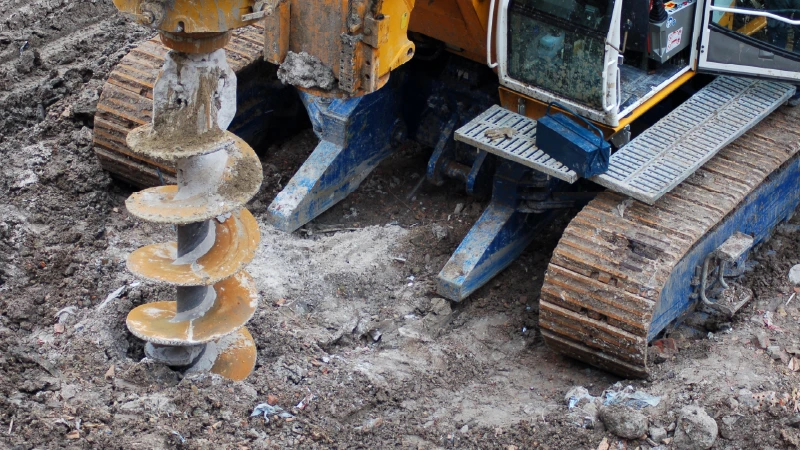 Forage de puits en action